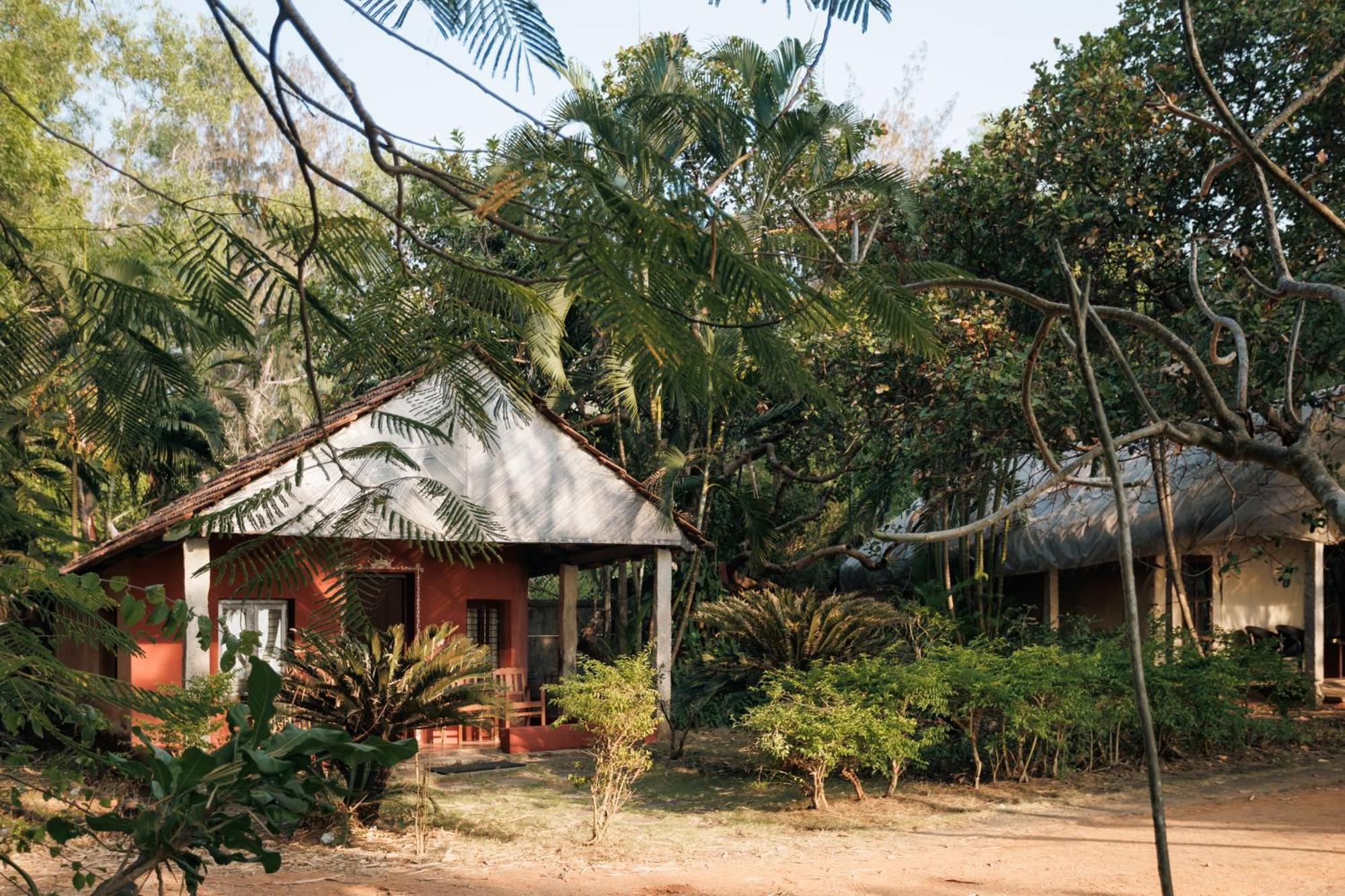 Sai Vishram Beach Resort Bainduru Ngoại thất bức ảnh