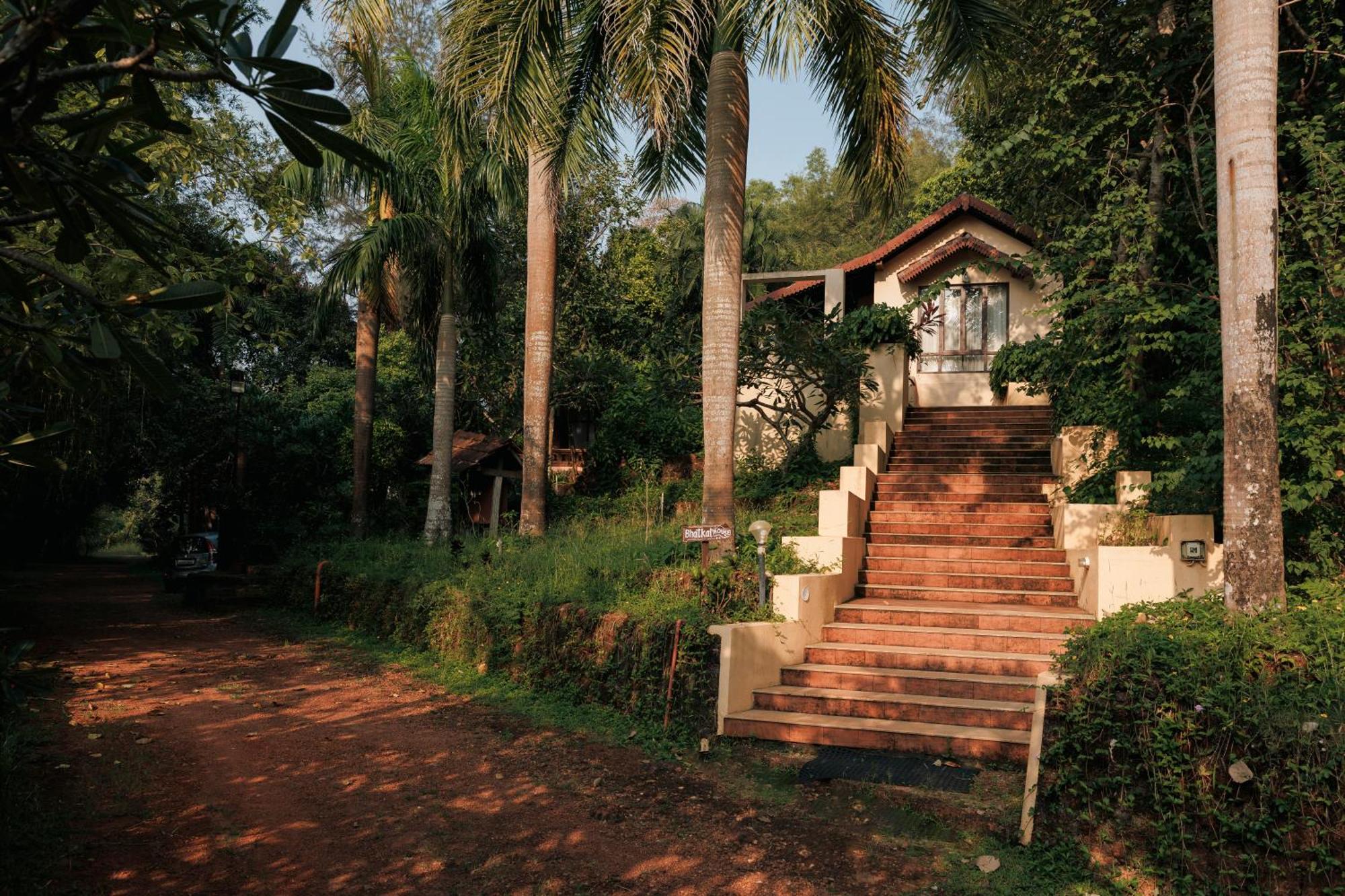 Sai Vishram Beach Resort Bainduru Ngoại thất bức ảnh